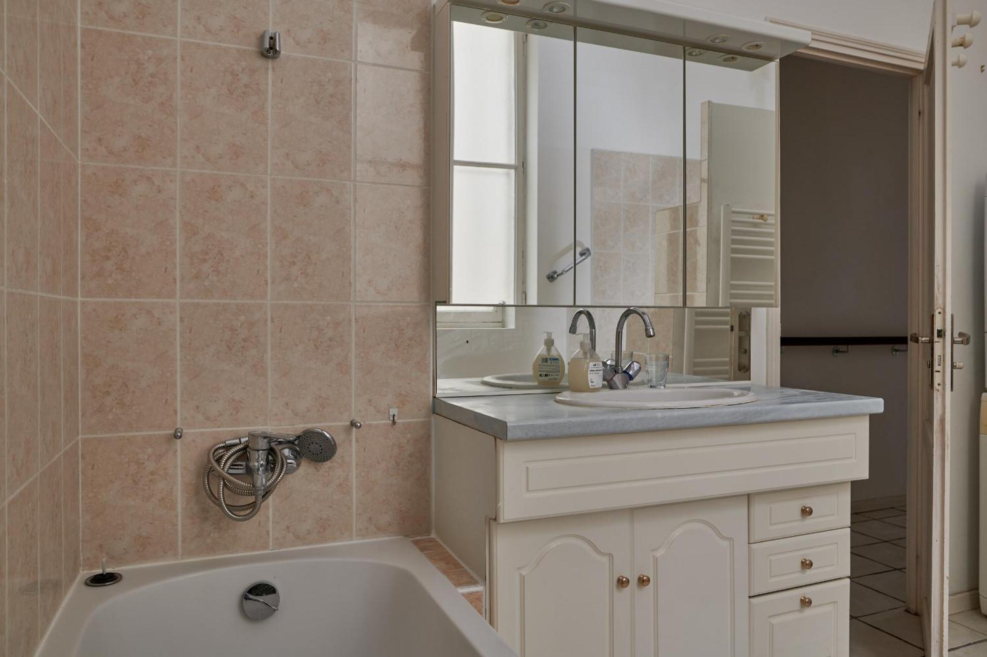 Grand Appartement Au Coeur De سُت المظهر الخارجي الصورة